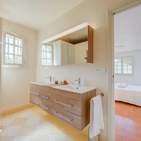 Maison Marine With Private Garden - Happy Rentals Будинок відпочинку *